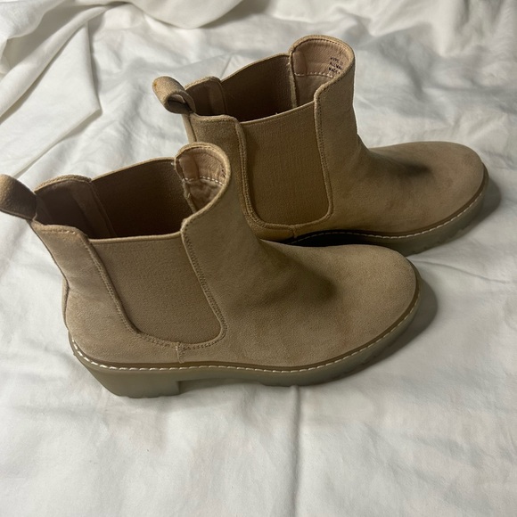 Steve Madden Chelsea Boots - Picture 2 of 4